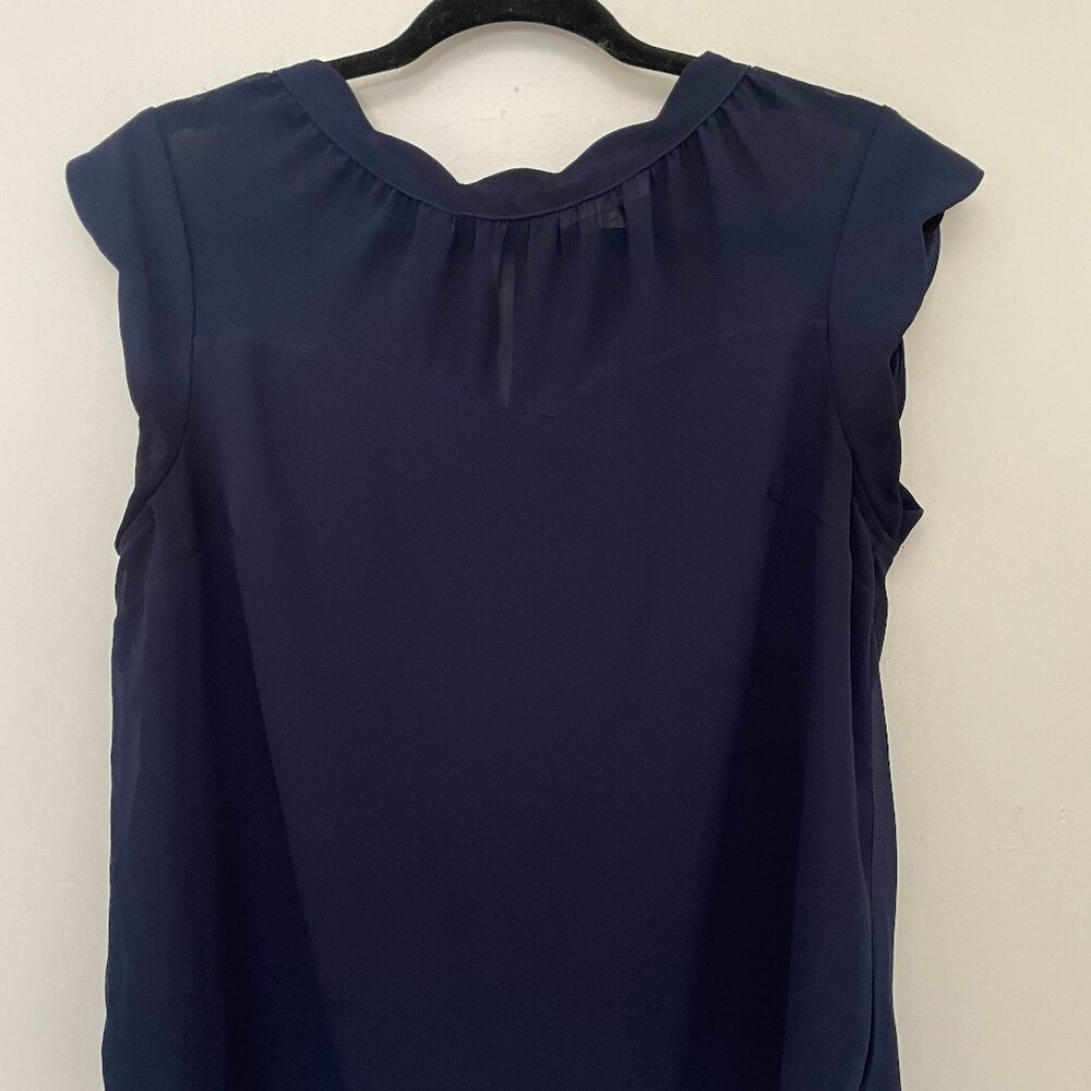 Navy blue scallop short-sleeved blouse